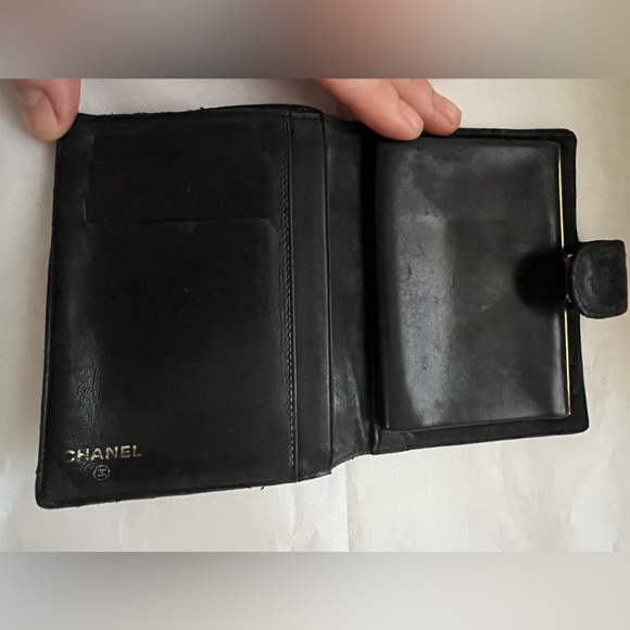 CHANEL Mini Black Caviar Leather Timeless Kisslock Compact Wallet Callouts shown - Picture 7 of 12